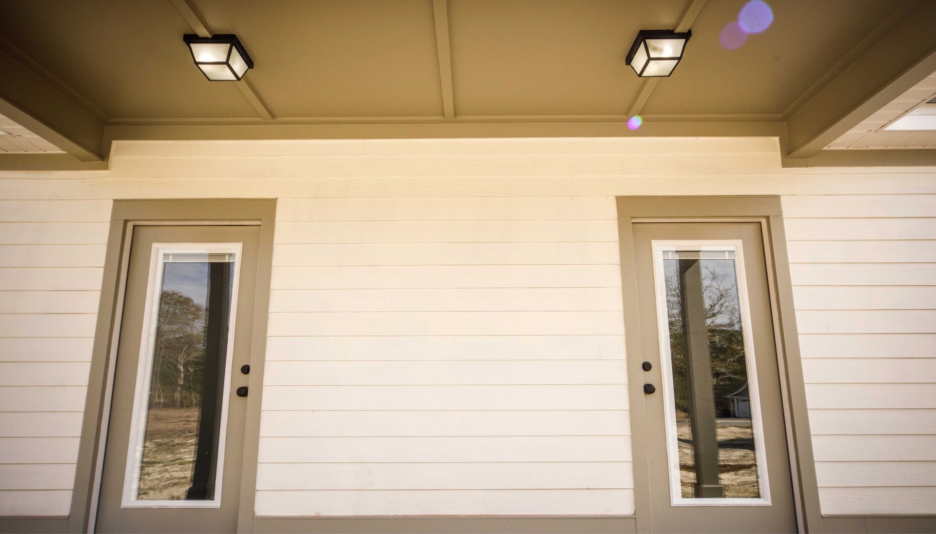 We offer siding services in North Bethesda, Maryland. Hardie plank siding installation in a front entry way.